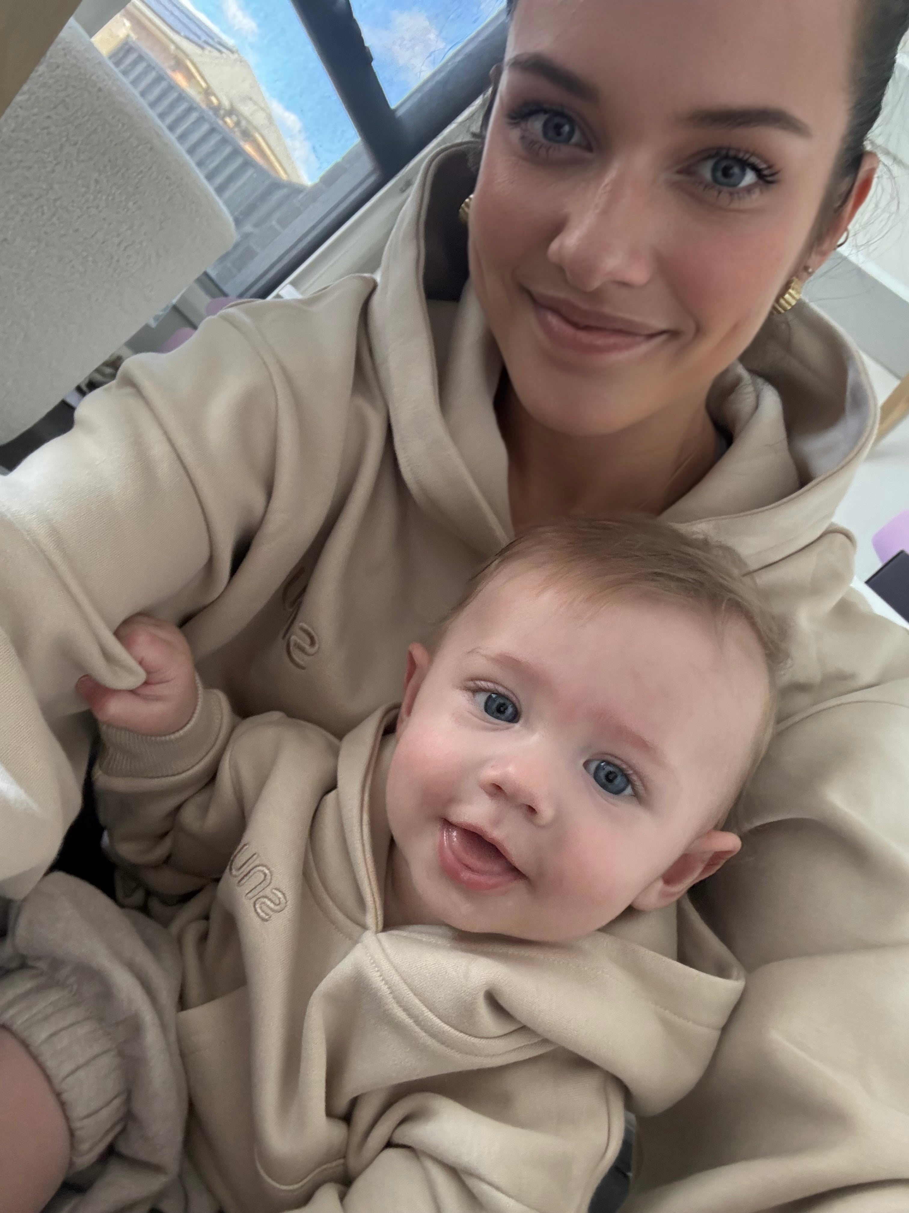 SNUG Essentials - Hoodie